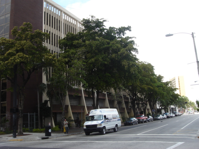 2nd Ave NE and 2nd St. Miami. Parking Garage